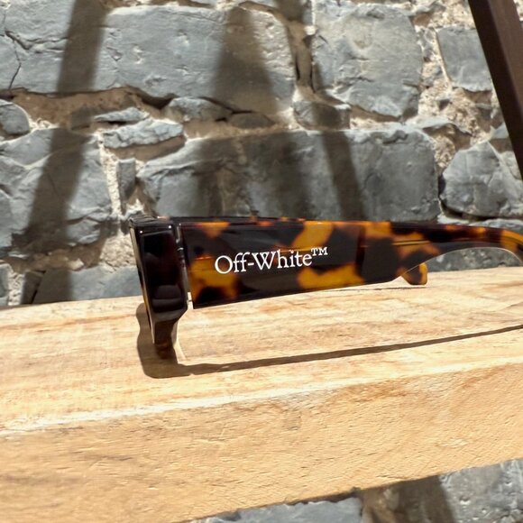 Off-White Havana OERI063 Memphis Logo Sunglasses - Picture 5 of 9